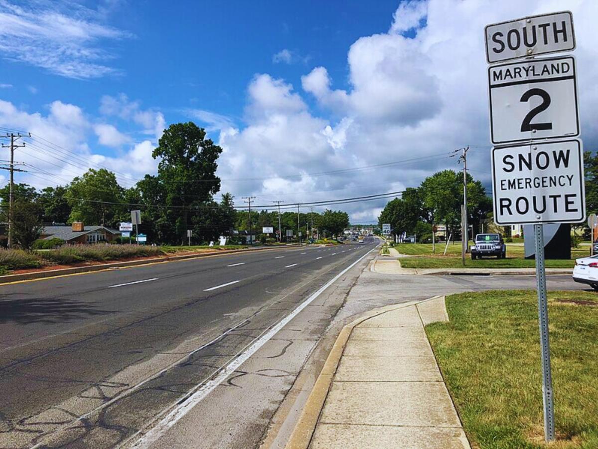 View south along Maryland State Route 2 at Virginia Avenue in Edgewater, Anne Arundel County, MD