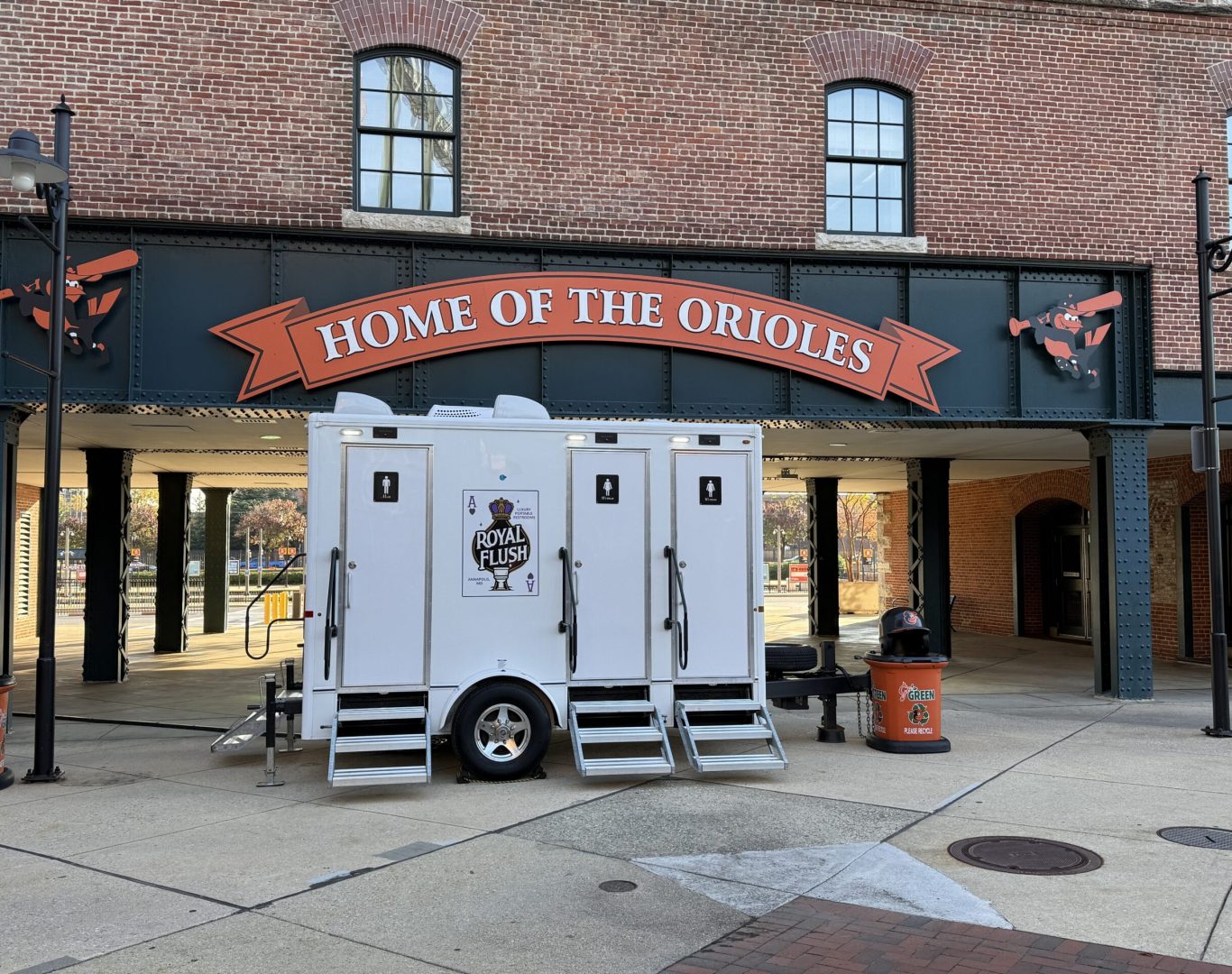 4-stall luxury trailer in Maryland for outdoor wedding guests