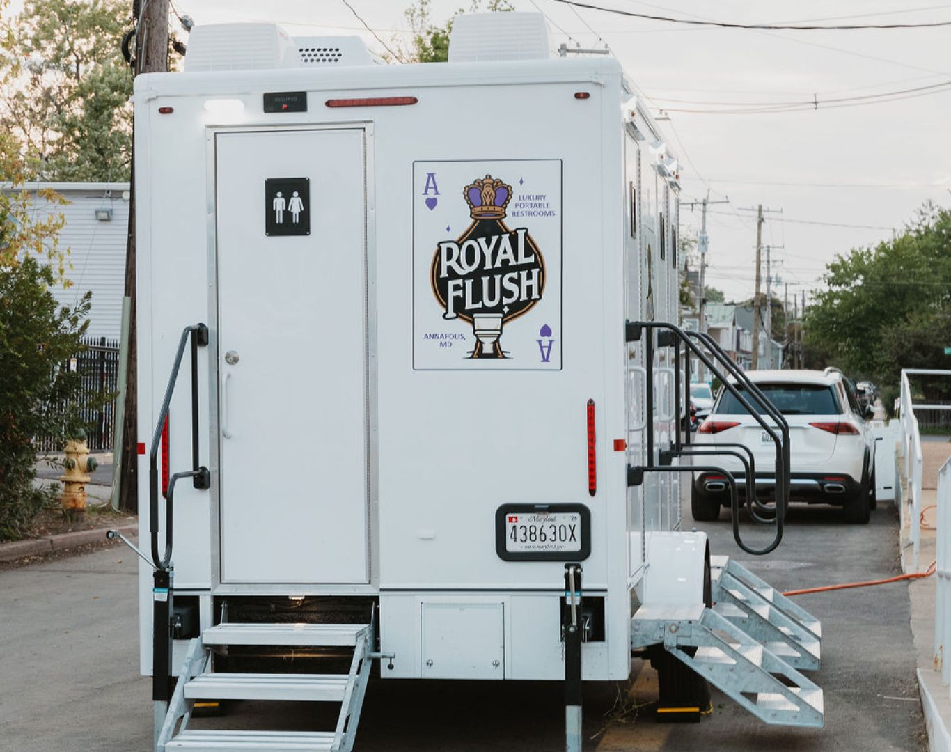 Premium portable bathroom rentals for weddings in Maryland.